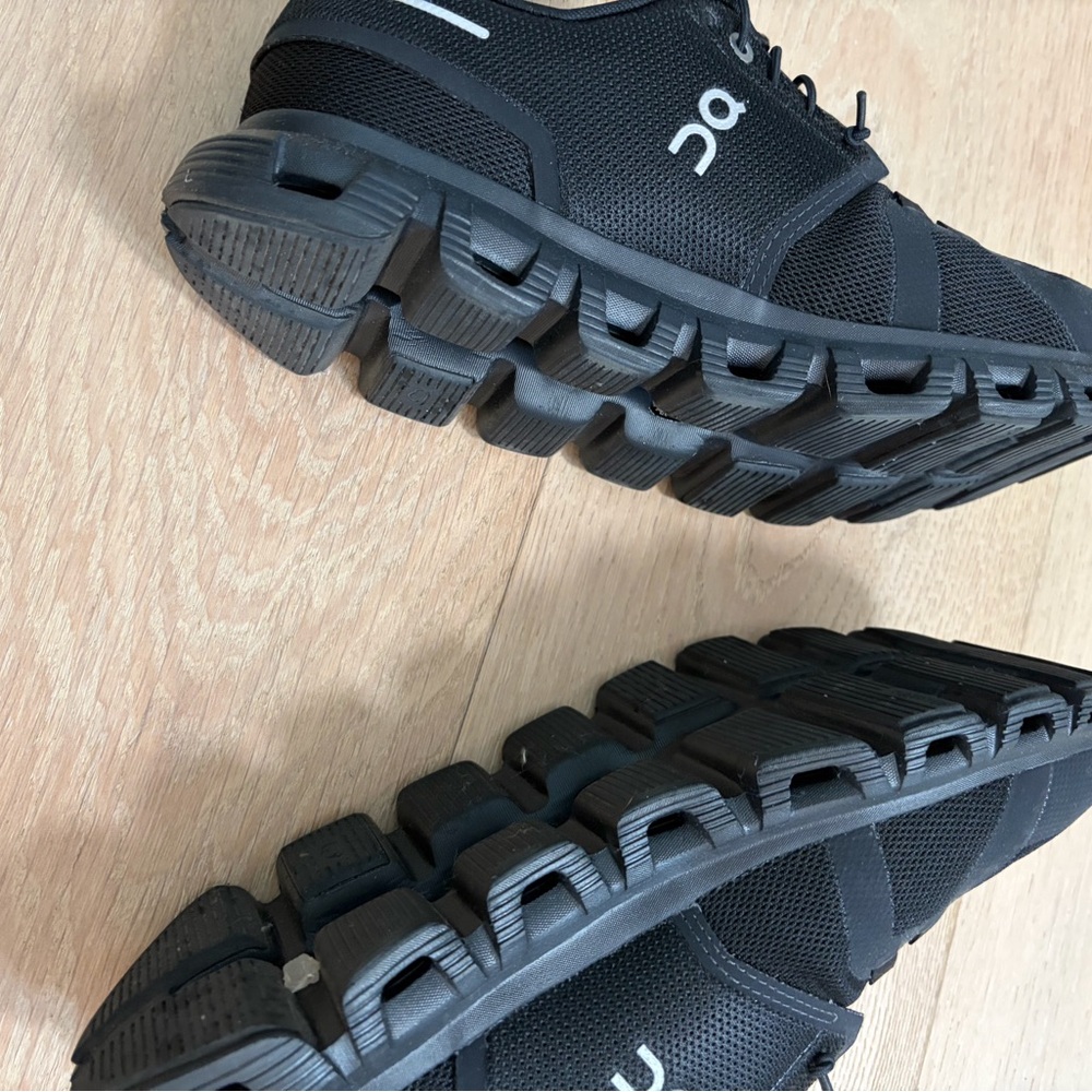 On Running Cloud Women's Athletic Shoes - Black - Picture 7 of 7